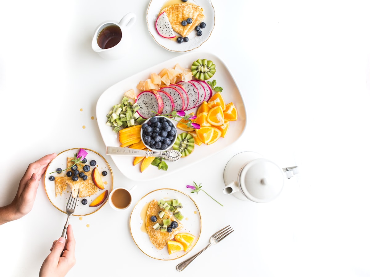 Uitgebreid cateringsbuffet met diverse gerechten