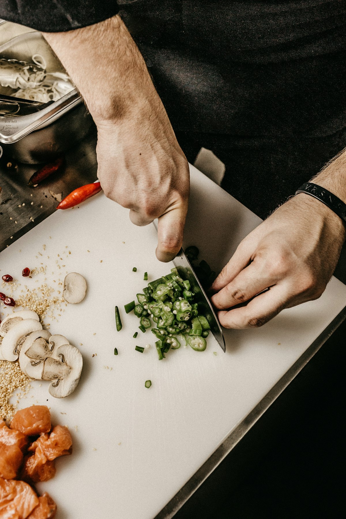 Verfijnde canapés op een serveerplateau